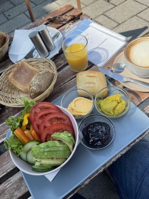 Veganes Frühstück (Smoothie Bowl nicht auf dem Foto)  at Café Auszeit in Markdorf