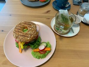 Veganer Bagel 🥯   at Café Auszeit in Markdorf