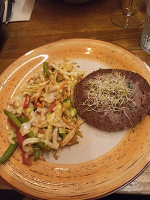 Hamburguesa vegana at Seni Gastrobar in Sevilla