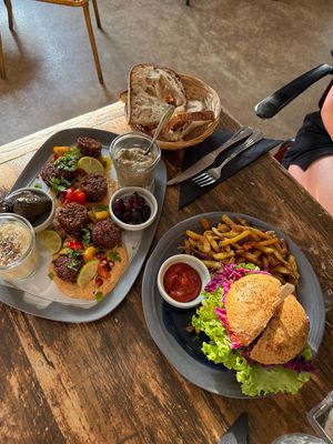 Lebanese plate & vegan burgerr  at La Fabuleuse Cantine in La Rochelle