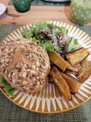Vegan burger at Green Buddha in Vila Real De Santo Antonio