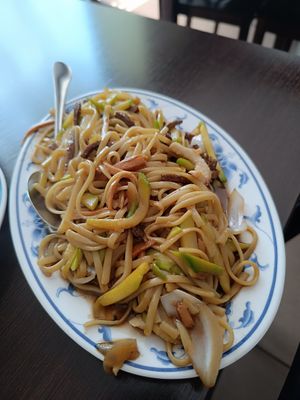 Tallarines 3 delicias at Restaurante Xiang Jiang in Paterna