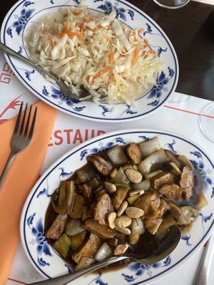 Almond chicken and coleslaw   at Restaurante Xiang Jiang in Paterna