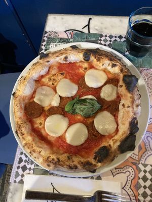 Pizza diavola vegan  at Assaje in Udine