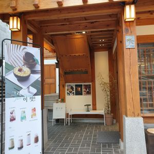 entrance at 10 O'clock Blossom in Seoul