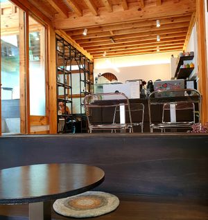 counter to order at 10 O'clock Blossom in Seoul