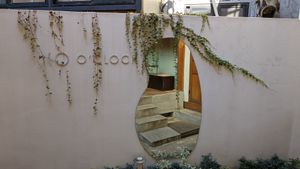 Cafe at 10 O'clock Blossom in Seoul