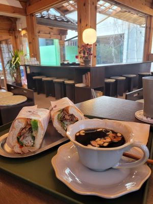  at 10 O'clock Blossom in Seoul