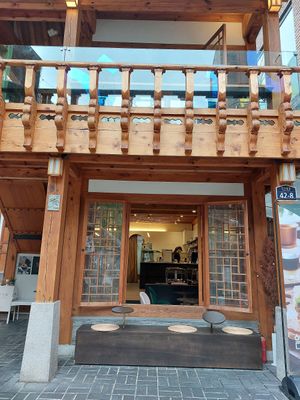  at 10 O'clock Blossom in Seoul