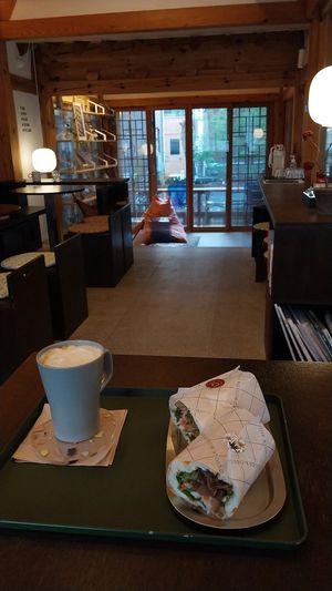  at 10 O'clock Blossom in Seoul