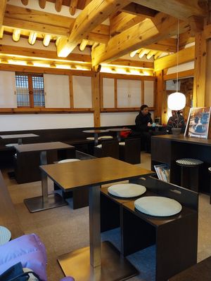  at 10 O'clock Blossom in Seoul