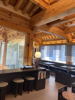 Amazing space with calming music   at 10 O'clock Blossom in Seoul