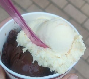 Salted caramel and apricot-peach at Eiscafé La Dolce Vita in Kiel