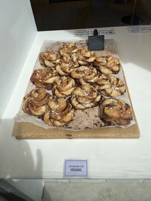 Vegan cinnamon rolls  at SALT IN CAKE in Madrid