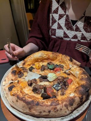 Vegan "boss pizza" at Turonda in Ortisei