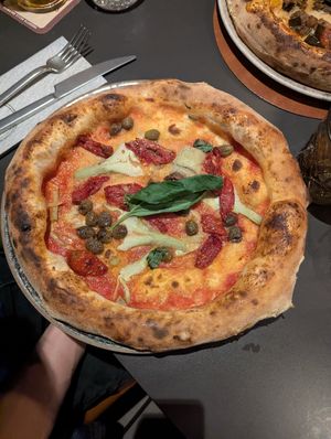 Margherita with vegan cheese, confit tomatoes, olives and artichoke at Turonda in Ortisei