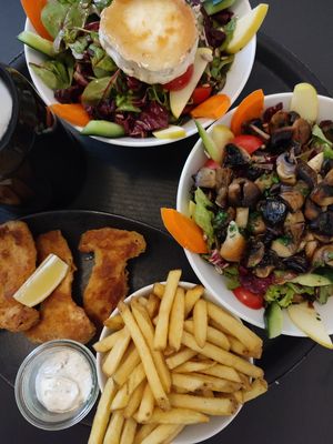 Fries, mushroom salad and truffle mayo at HeimWerk Tal in Munich