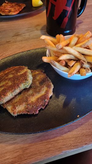 I had a vegan schnitzel, it was ok. But my friend chose a vegetarian with potatoes that was much better :) at HeimWerk Tal in Munich