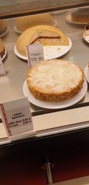 Apfeltorte vegan at Süßes Leben in Braunschweig