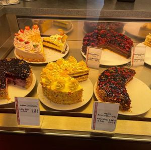 The front row is vegan  at Süßes Leben in Braunschweig