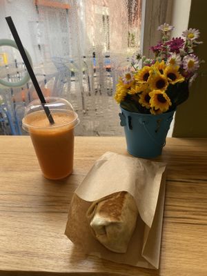 Carrot apple juice and vegan tortilla (25cm)  at Popai Fresh Smoothie & Tortilla House in Burgas