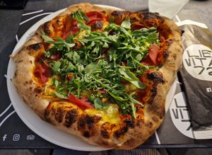 Pizza Crudaiola Vegana at Lievita 72 in Gallipoli