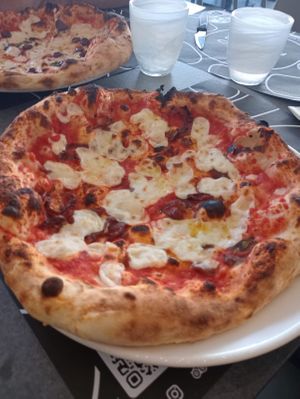 Vegan margherita with onions, yummy!! at Lievita 72 in Gallipoli
