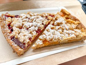 Plum and apricot crumble pie  at Larotî Micropanaderia & Tienda Gourmet in Campos