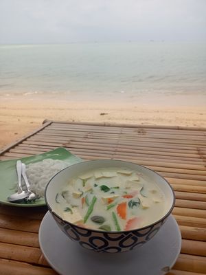 Green curry vegan at Mama Kop in Koh Phangan