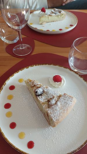 Torta con crema e amarene at Ristorante Peruggini in Vistarino