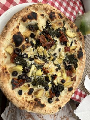 “Potato e friarielli” vegan pizzza  at Marinara in Constanta