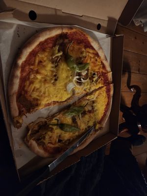 Kebab pizza at Pizzeria Amore in Malung