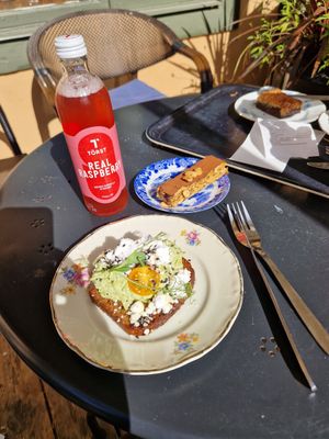 Vegan sandwich and vegan snickers bar at Kanaans Trädgårdskafé in Bromma