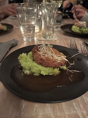 Erbsenpüree und Kohlrabischnitzel (Teil eines veganen 6-Gang Menüs)  at Glüxxklee in Kalkar