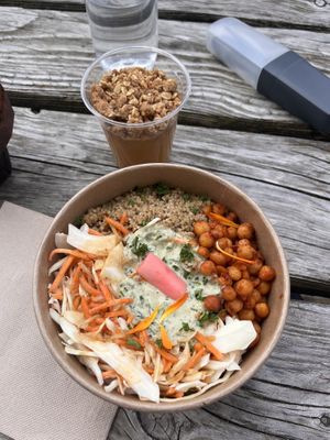 Bowl avec compote   at Le Brocoli Gourmand in Chambery