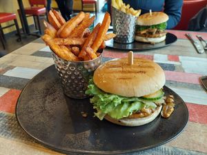 Vegan Burger & Fries (normal & sweet potato) at Eldsto Art Cafe in Hvolsvollur