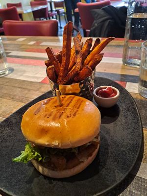 Green Dímon burger + Sweet potatos at Eldsto Art Cafe in Hvolsvollur