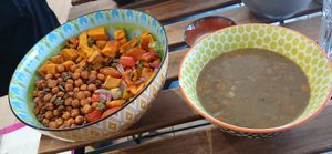 Tienen opciones veganas y con carne. Es rico y abundante. El servicio es lento. at Lean Eating in Santiago De Los Caballeros