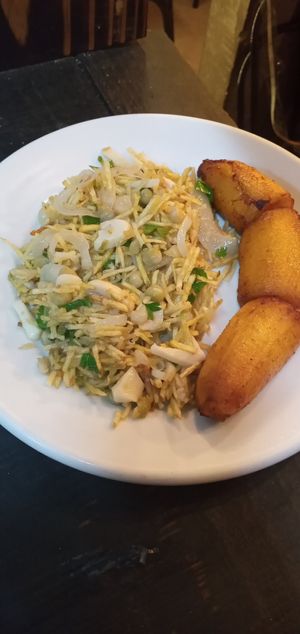 Guarnição francesa with mushrooms and fried bananas at Zé Vegano in Rio De Janeiro