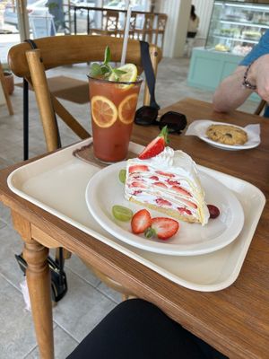 This Strawberry delicious ness was the BEST!
And my refreshing grapefruit inspired drink (can’t remember name) but it was so refreshing.. at Cafe Rebirth in Pyeongtaek
