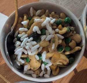 Cashew and pea curry at Colombo 7 in Amersham