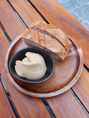 Appetiser with hummus at Lederstubn in Berchtesgaden
