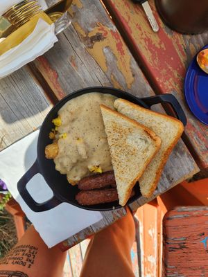 country skillet (tater tots, bell peppers, onions, sausages, country gravy) with texas toast at Fern's Diner + Drinkery in Cascade