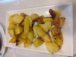 Oven potatoes at Arti'Zanave in Shkoder