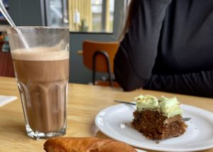 Hot chocolate with oat milk and vegan carrot cake.  at Við Voginn in Djupivogur