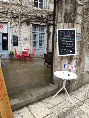 Entrance into courtyard at D:matcha in La Rochelle
