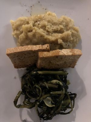 Macco erbette saltate e crostoni all’aglio  at Osteria Numero 13 in Perugia