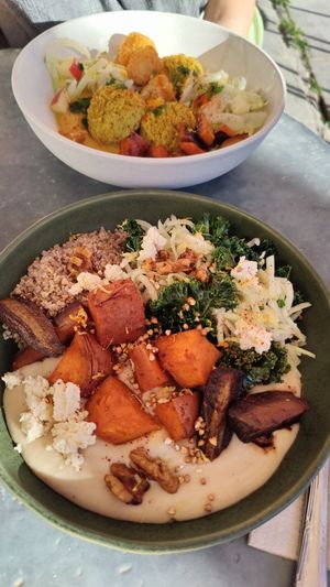 Platos principales variados #Veganuary at Ephéméride in Sare