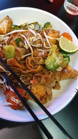 Pad se ew with tofu at Raan Khao Gaeng in Helsinki