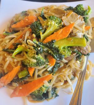 Fusion Spice Noodles with Soy Pepper Steak at VeStation Urban Organic Kitchen in Sherman Oaks